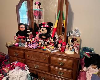 Dresser & Disney