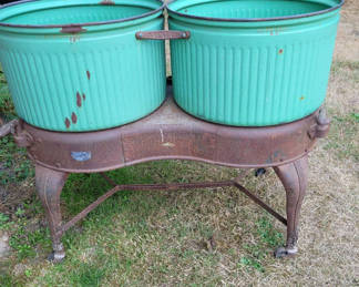 Lot 100: Old Dexter Double Wash Tub