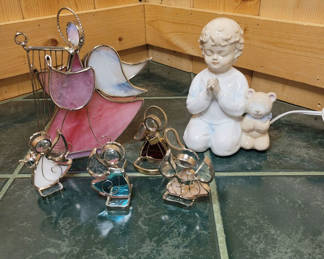 Lot 17: Glass Angel's And Child Night Light.