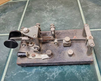 Lot 40: Telegraph Morse Code Key