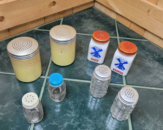 Lot 16: Vintage Salt & Pepper