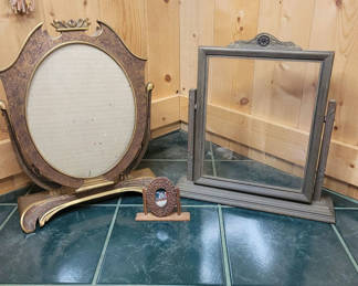 Lot 25: Vintage Decorative Picture Frames