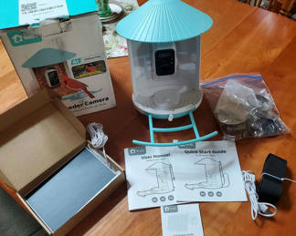 Lot 31: Birdfy Bird Feeder