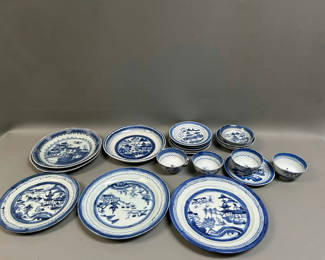 Lot 44: Chinese Export Canton Ware