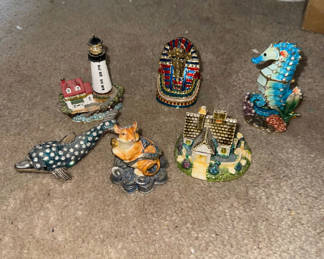 Lot 132: Assorted miniature trinket boxes