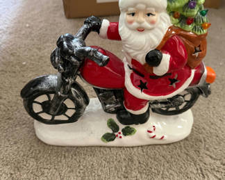 Lot 141: Assorted Christmas Holiday Decor