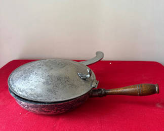 Lot 118: Vintage round crumb pan with wooden handle and lid; circular storage tin with brush