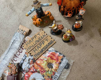 Lot 107: Halloween/Thanksgiving/Fall Decor Collection