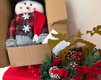 Lot 35: New Snowman plush in box with new Christmas wreath