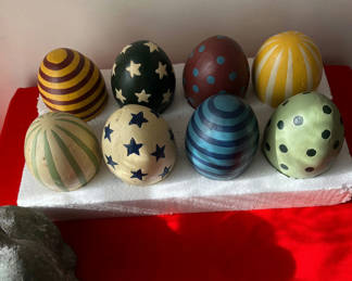 Lot 85: Decorative Easter eggs and rabbit figurine