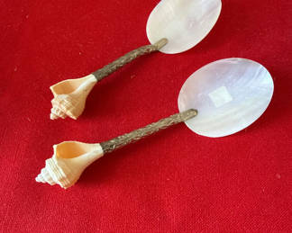 Lot 136: Mother of Pearl and conch