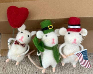 Lot 105: Set of felt mouse figurines with festive accessories