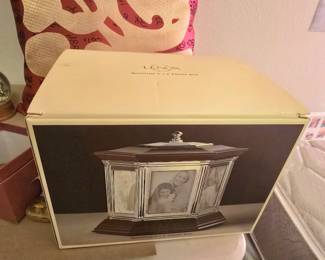 Lenox rotating frame in original box