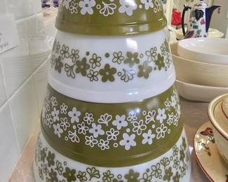 vintage Pyrex Spring Blossom/Crazy Daisy nesting bowls - set of 4