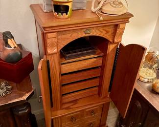 Jewelry storage cabinet