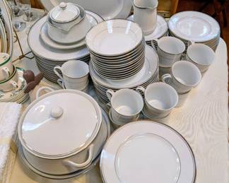 Coventry 91 PC Simplicity #654 china set