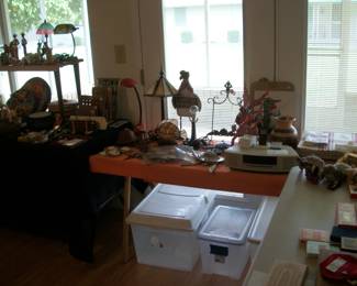 VTG. LAMPS, DECOR, STORAGE CONTAINERS