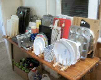 LOTS OF KITCHENWARE