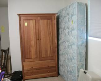 ARMOIR, QUEEN MATTRESS