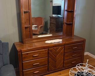 Bassett Furniture 1980’s dresser