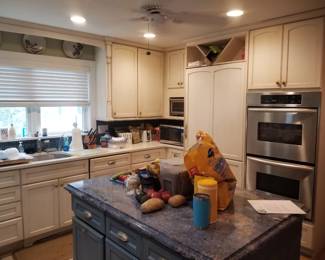 U-shaped kitchen features DuraSupreme Cabinetry