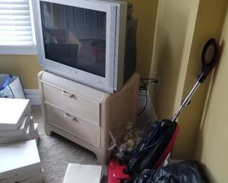 Queen bedroom suite: nightstands
