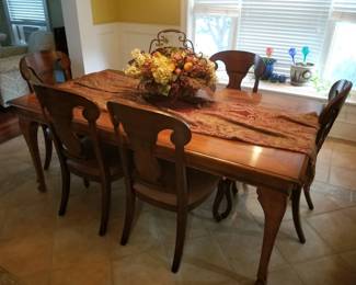 Dining set seats 6