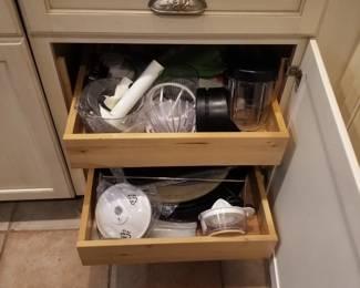 Kitchen cabinets feature pull out shelves