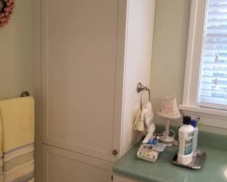 Bath storage tower