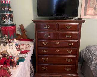 Chest of drawers