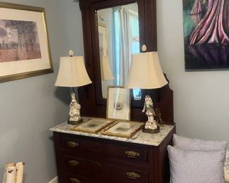 Victorian dresser, lamps