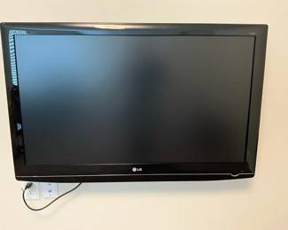 LG 42 Flatscreen Tv And Wall Mount