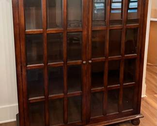 Hunt Country Style Glass Door Display Cabinet