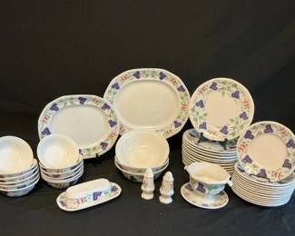 The Henry Ford Museum Iroquois Dish Set