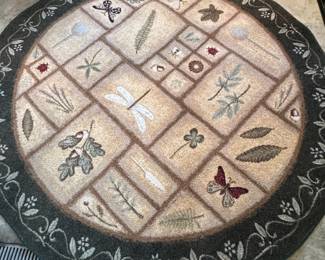 Round area rug