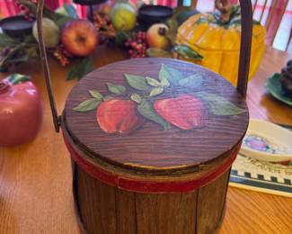 Beautiful wooden purse. Vintage