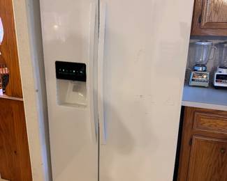 Kitchen refrigerator working