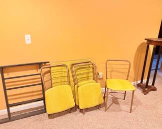 Folding table