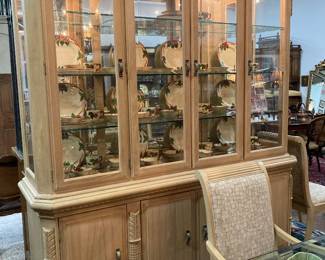 Lexington display hutch