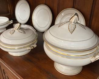 No makers mark but it is beautiful! Very large set with numerous serving pieces.