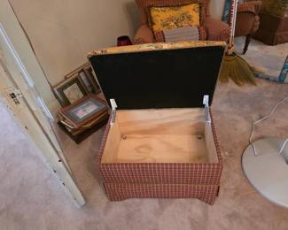 Ottoman with storage