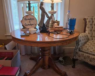 Beautiful antique clawfoot oak table