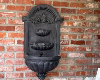 Wall fountain