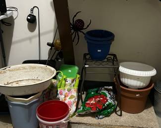 Outdoor planting items