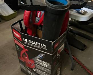 Electric leaf blower/vacuum