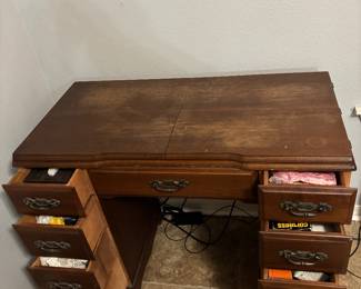 Sewing machine cabinet/table w Vintage Universal Zig-Zag machine. $ 100. 36.5”- 64.5” w 19” d 30”t