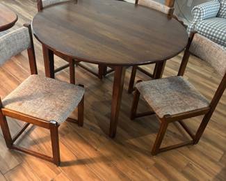 Dark Oak Kitchen table & 4 chairs $250. Tbl 48” diameter 30” t Chr: 17”w 18” d 32”t