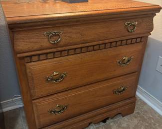 Oak chest of drawers $75. 30”w 18”d 31” t