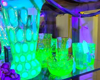 UV reactive glass