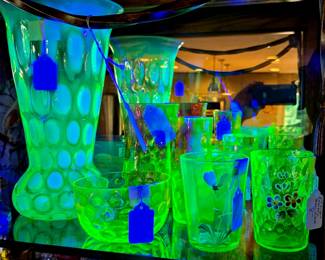 UV reactive glasd